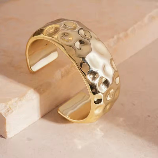 Acrylic Oval Pleated Plastic Bracelet