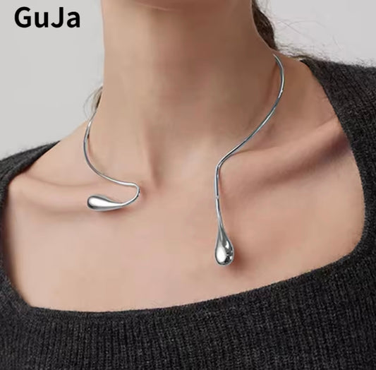 Teardrop Runway Choker