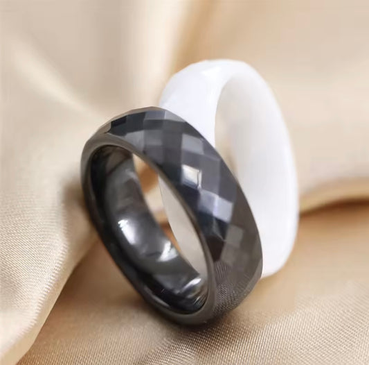 Kolmnsta Ceramic Ring  Black & White