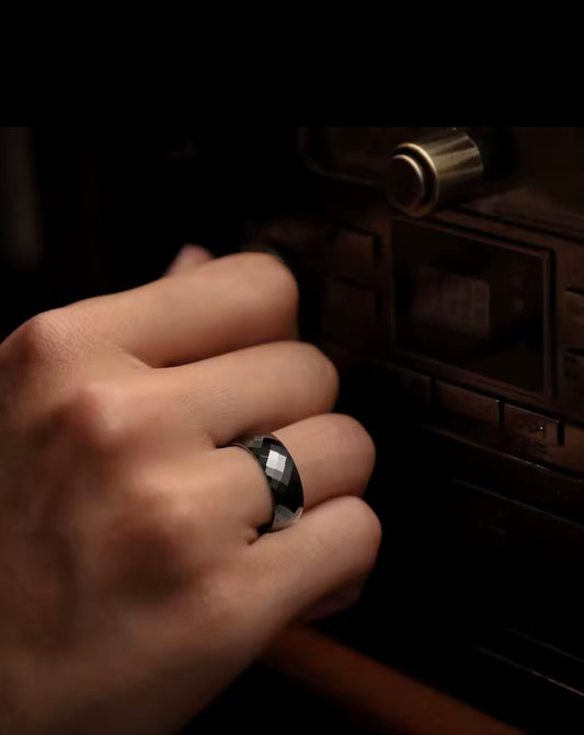 Kolmnsta Ceramic Ring  Black & White