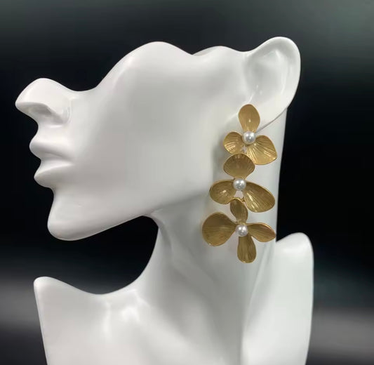 Gold Flower Pearl Earrings Set